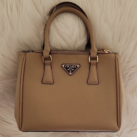 Handbags - Tan Purse with Gold Accents